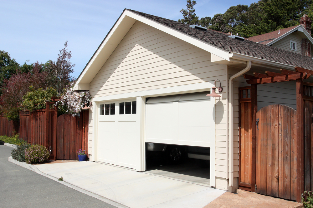 Residential garage door issues that need specialize repair services